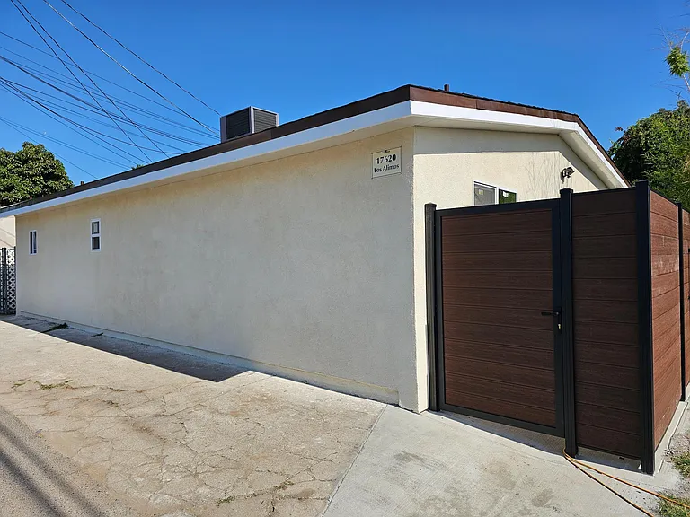17620 Los Alimos St — Photo 15