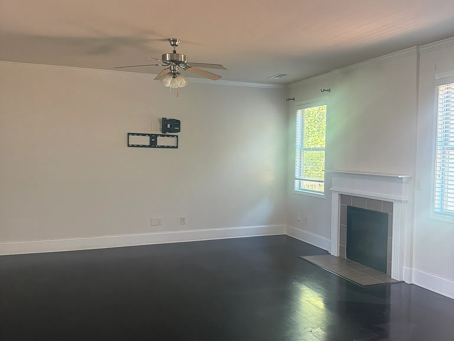 5 bed, 2950 sqft, $2,800 — Photo 2