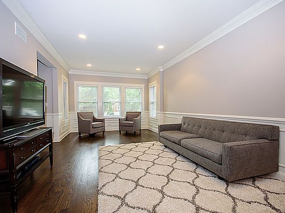 3rd image of 4825 N Lowell Ave