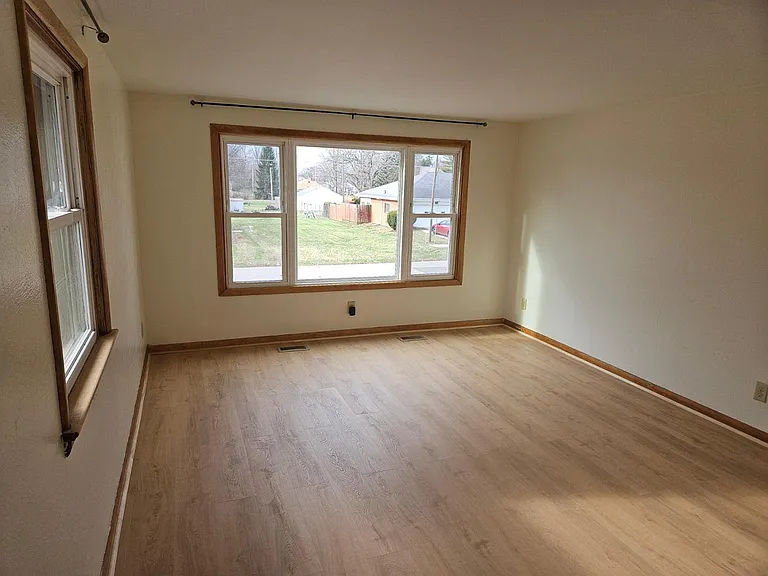 727 Dayton Ave — Photo 6
