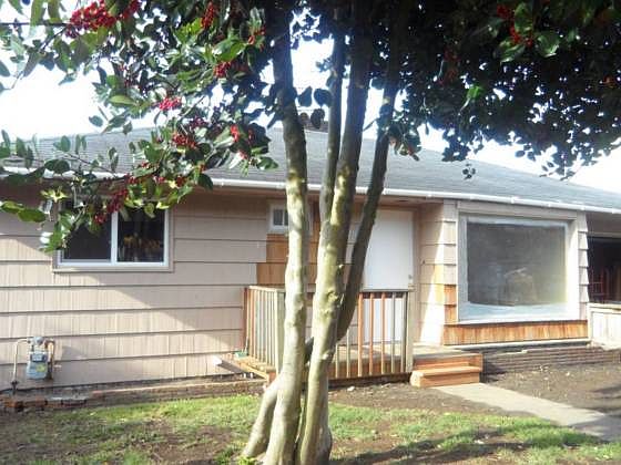 1st image of 2416 Grand Ave