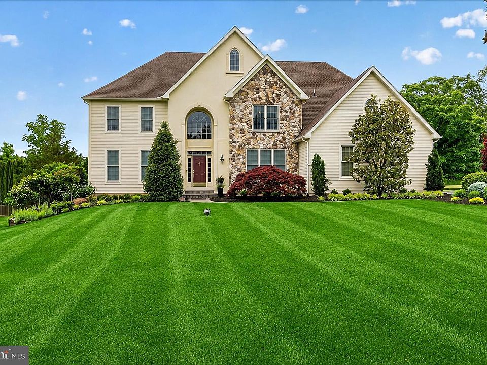 1st image of 104 Whisper Wood Ct
