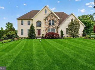 104 Whisper Wood Ct, Newtown, PA 18940