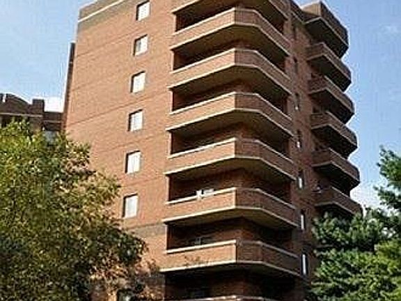 3rd image of 1050 N Stuart St APT 214