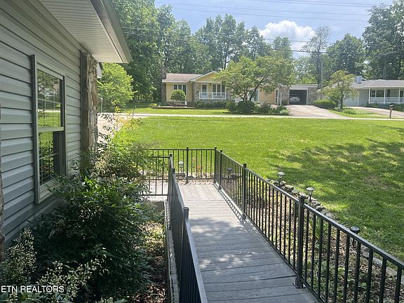 5th image of 137 Lakeshire Dr