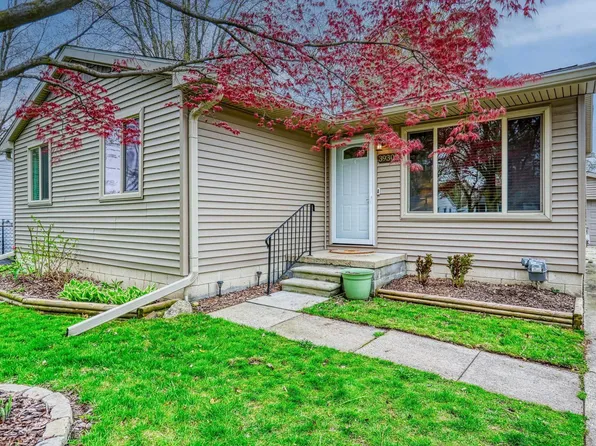 39303 Ormsby St, Clinton Township, MI 48036