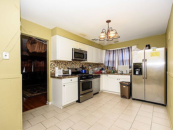 3rd image of 8923 Lavergne Ave