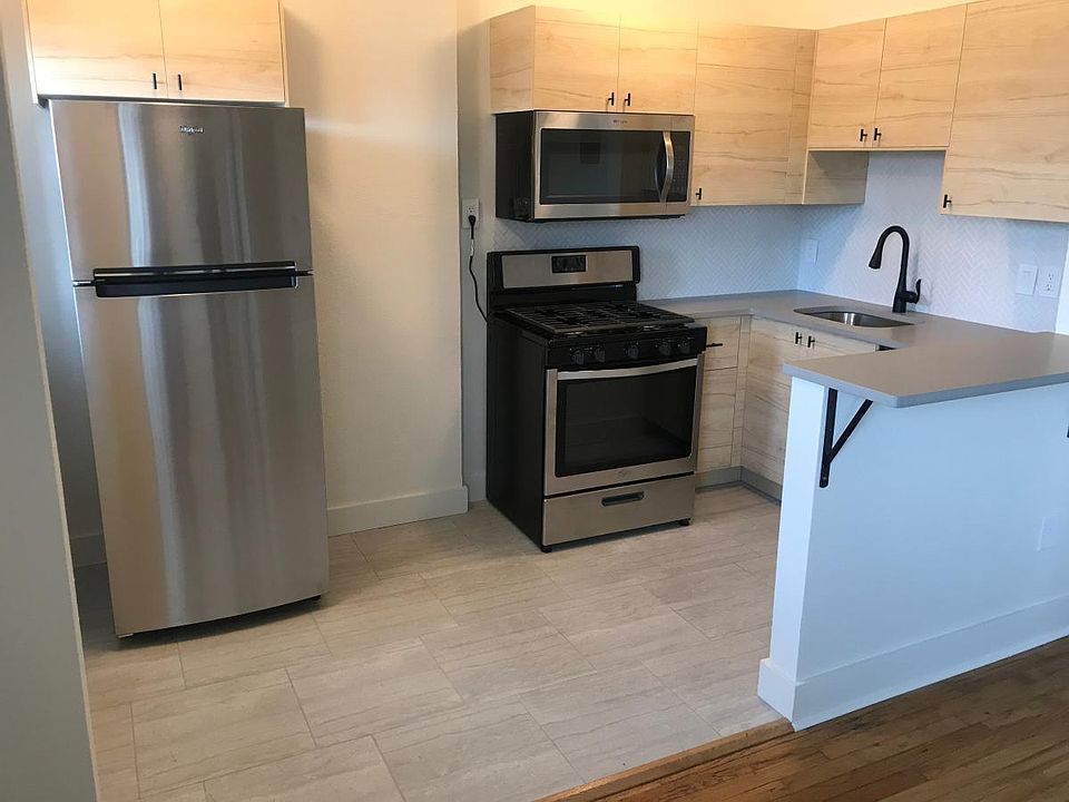 Kitchen (12 x 6)