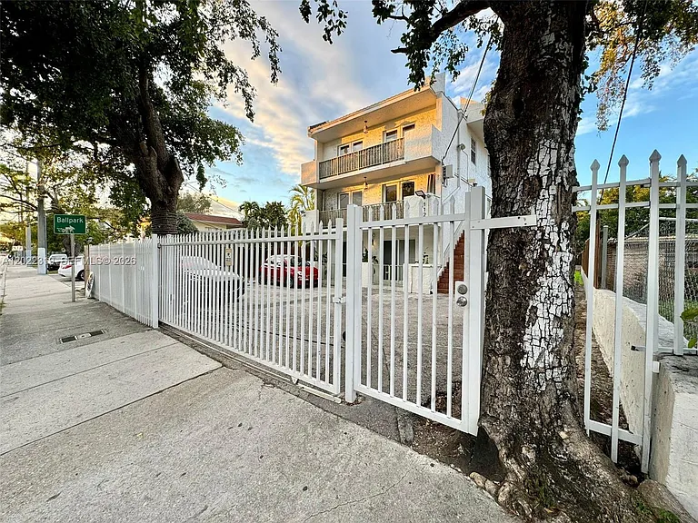 1121 SW 7th St #1 — Photo 14