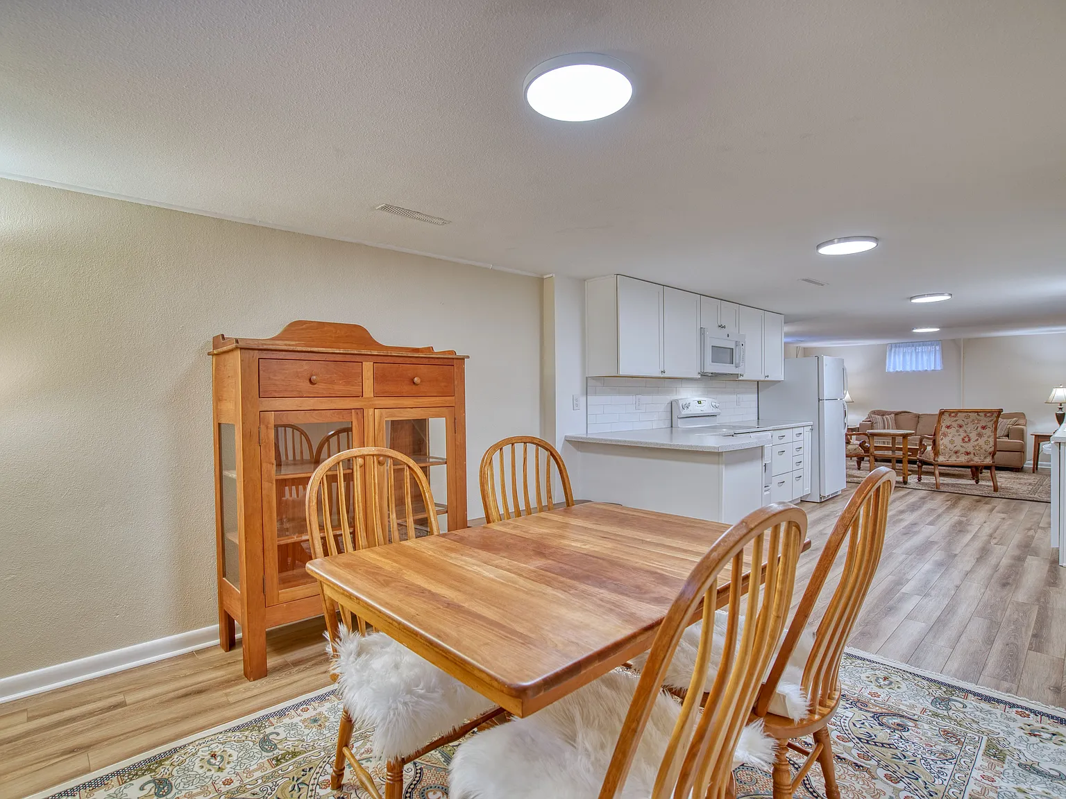 2 bed, 1.5 bath, 1100 sqft, $1,800 — Photo 4