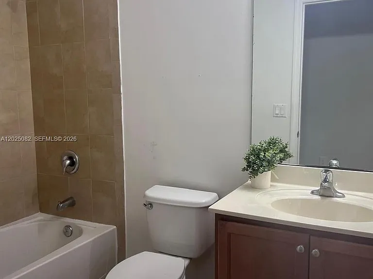 11601 NW 89th St #222 — Photo 19