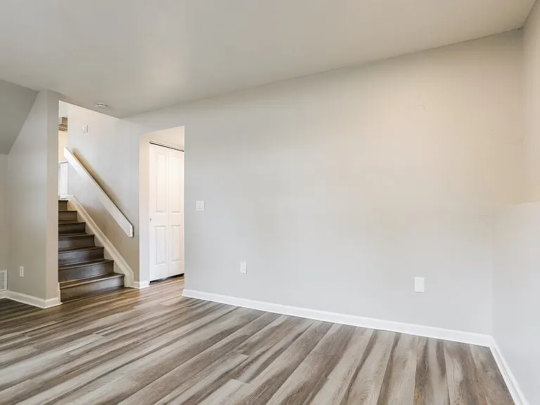 3907 S Halifax St — Photo 16