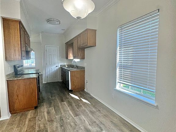 4th image of 216 Heather Ln