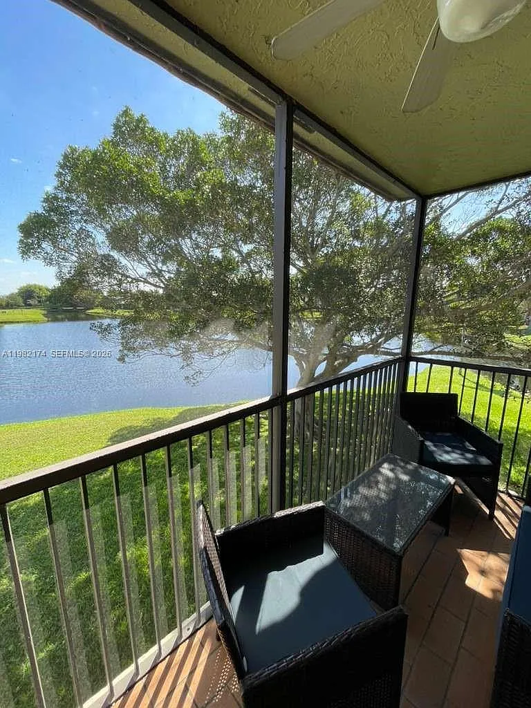 2 bed, 1231 sqft, $2,400 — Photo 1