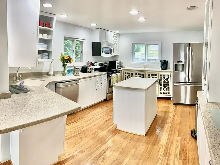 4674 Lake Dr — Photo 10