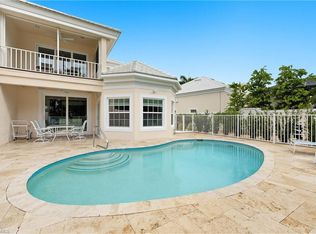 360 Carlton Pl #11, Naples, FL 34108