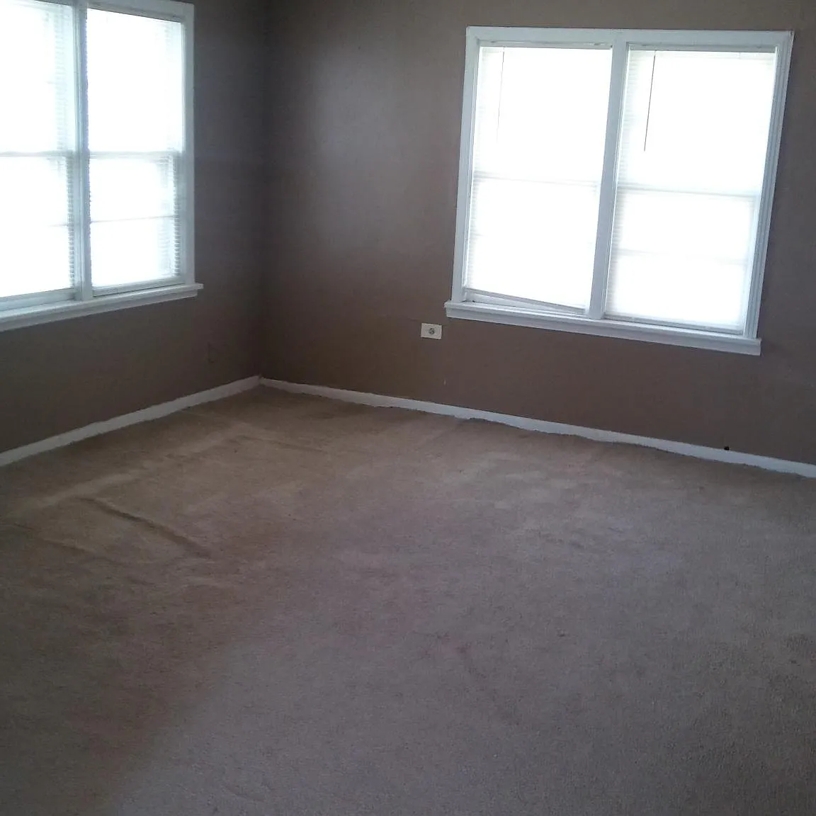 3 bed, 1200 sqft, $850 — Photo 2