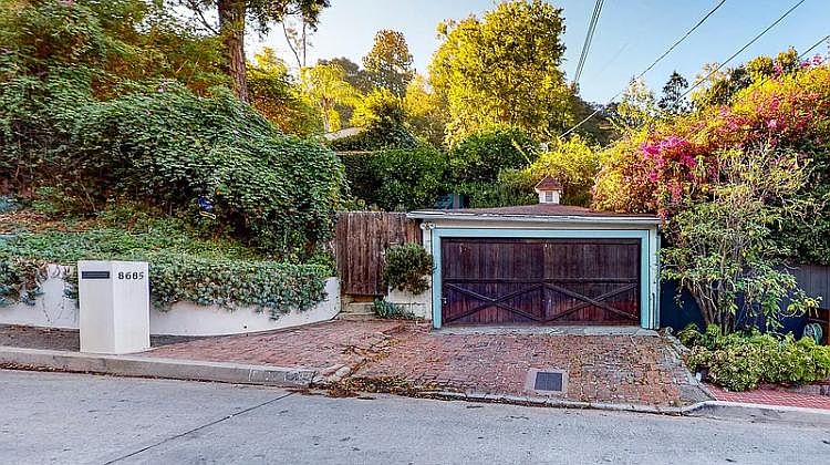 1st image of 8685 Lookout Mountain Ave