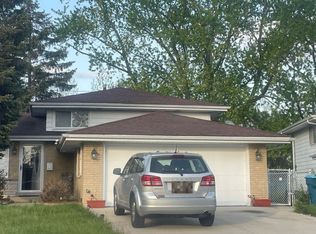 15611 Prince Dr, South Holland, IL 60473