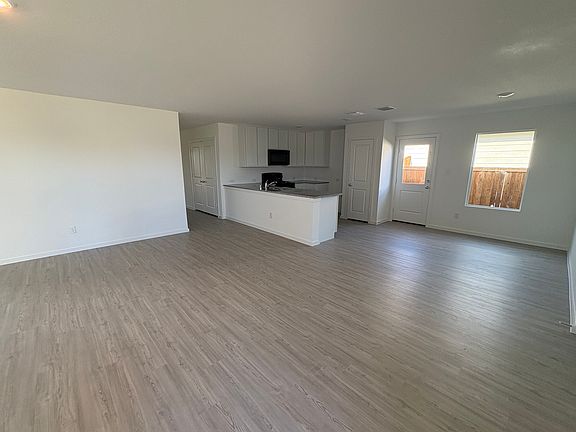 4th image of 4057 Equestrian Dr