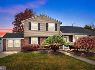 9868 Ferndale St, Philadelphia, PA 19115