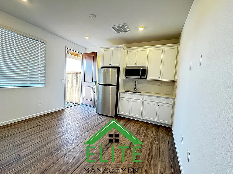 1660 Abrozo Way #2 — Photo 4