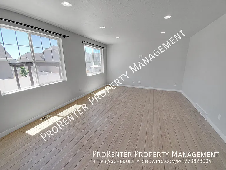 1509 W 450 S — Photo 13