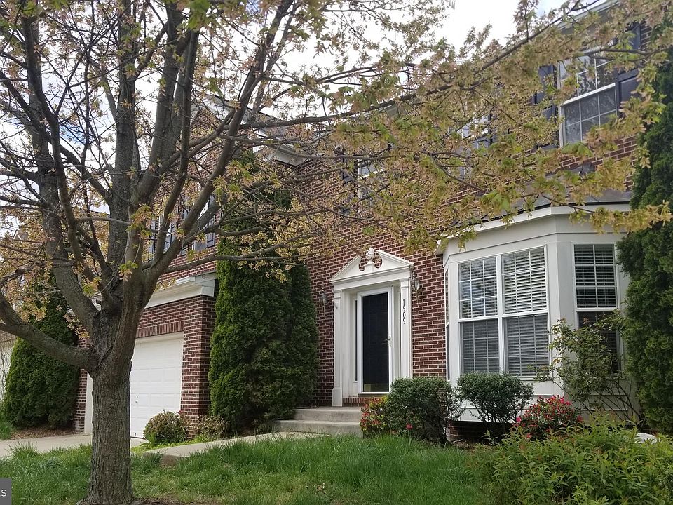 1st image of 1909 Melvor Ln