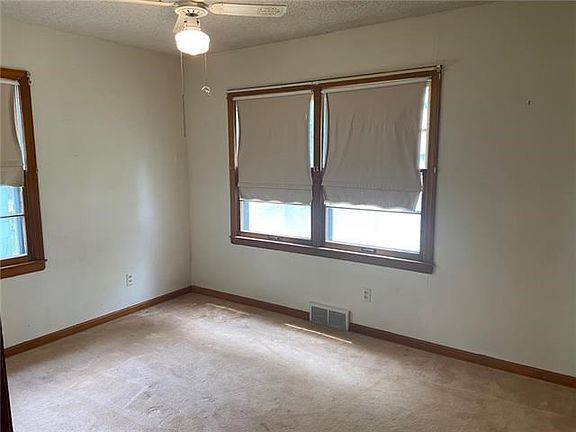 3rd image of 314 E Golden Ln