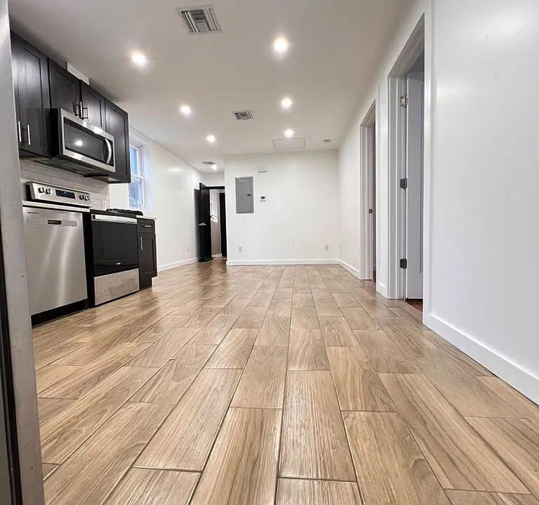 248 Richmond Ter #1R