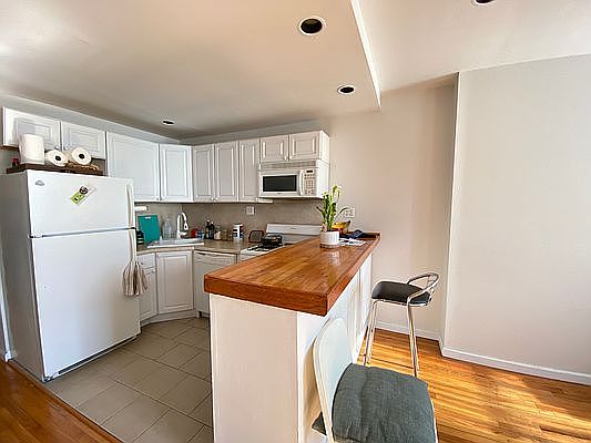 2nd image of 318 Bond St APT 2