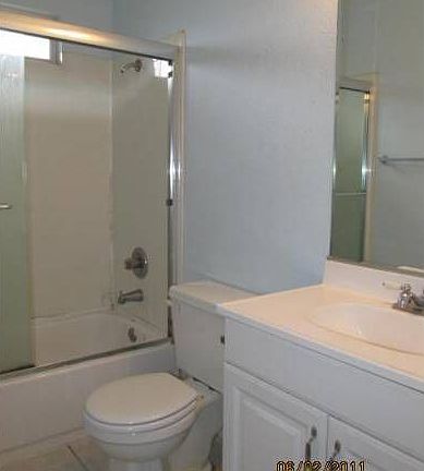 4th image of 7099 Woodbine Ave
