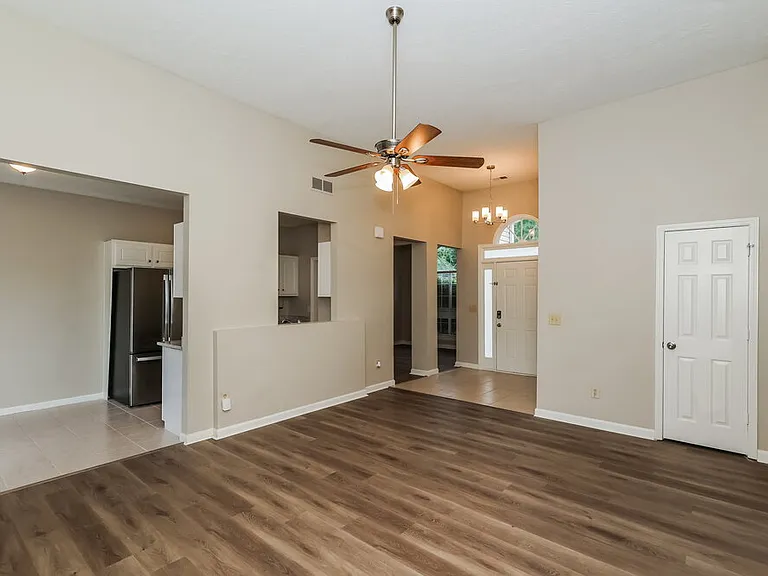 495 Anna Ave — Photo 5