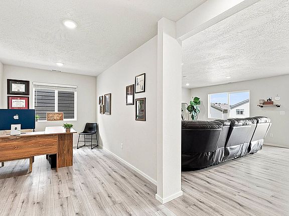 5th image of 4406 W Connaught Ave