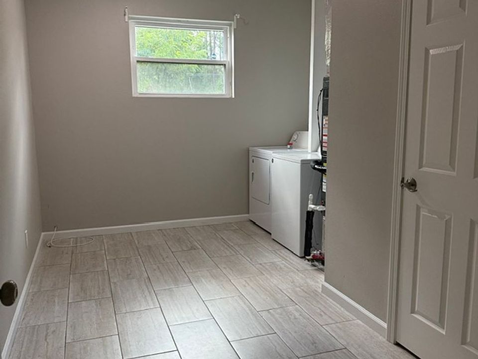 1st image of 774 Parklawn Ct