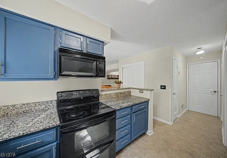 24 Pine Hollow Ct — Photo 12