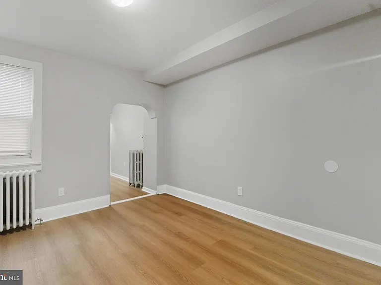 2530 Collins St — Photo 9
