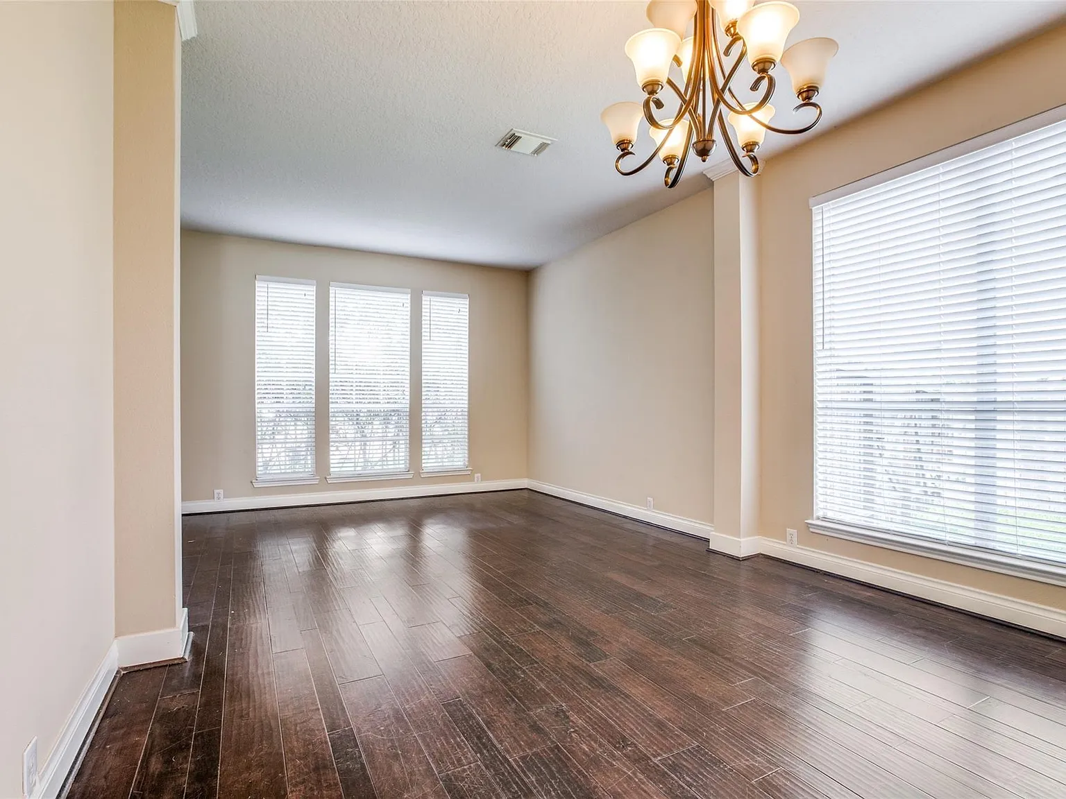 4 bed, 2.5 bath, 2443 sqft, $2,650 — Photo 4
