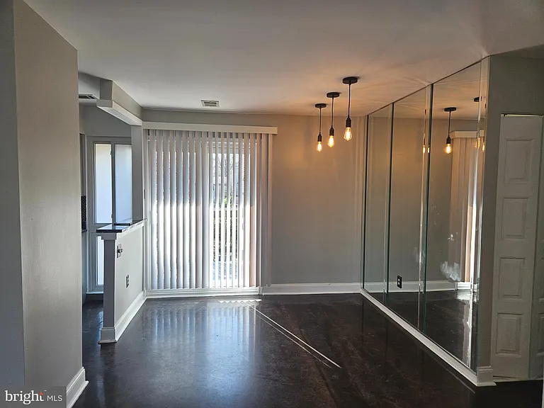 210 James Ct — Photo 9