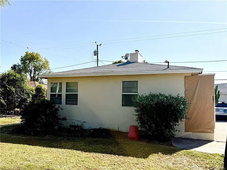 549 N Niagara St — Photo 20