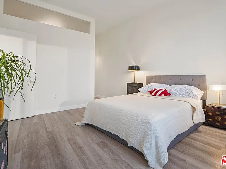 1100 Wilshire Blvd #3307 — Photo 11