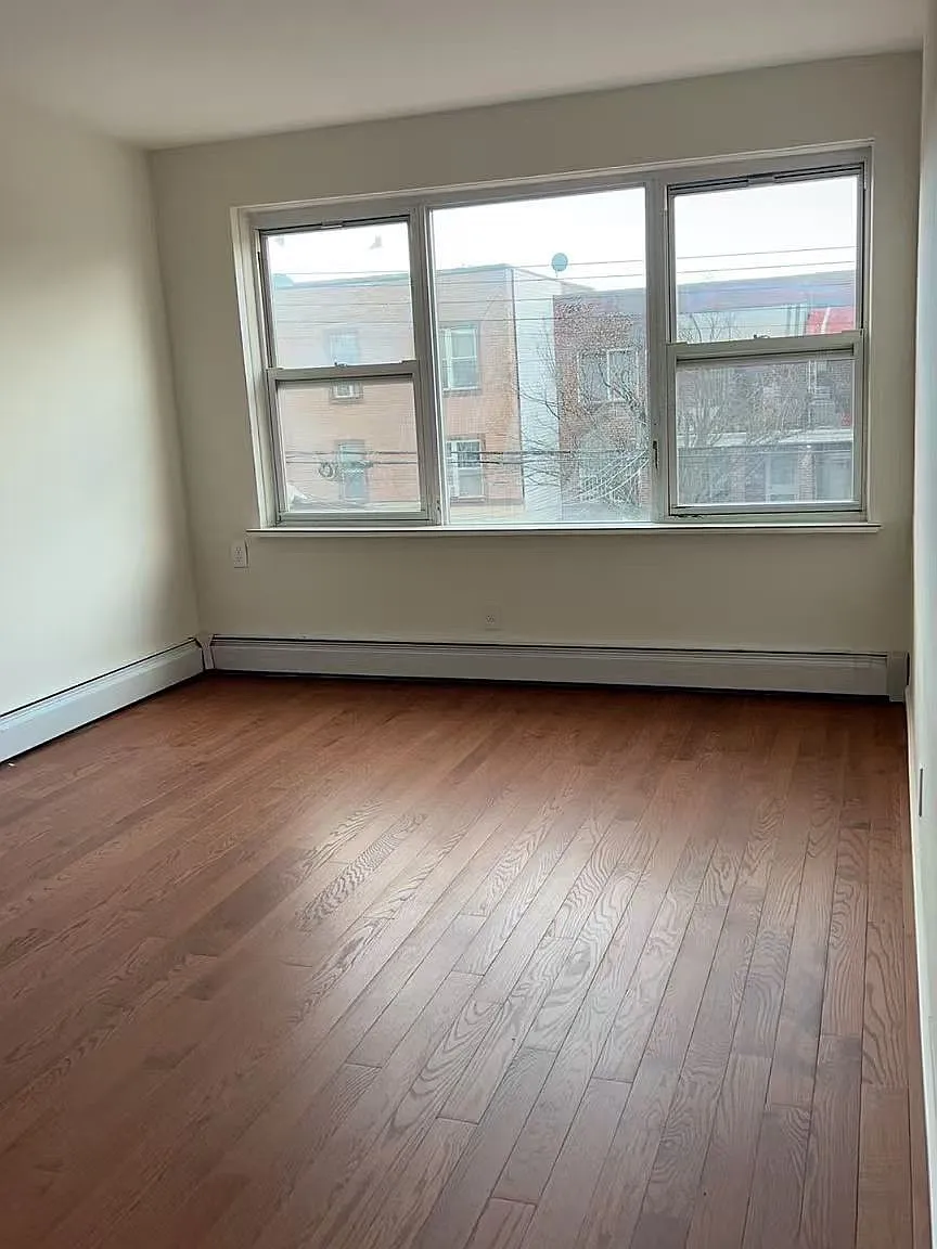 4 bed, 1.5 bath, 1100 sqft, $3,250 — Photo 1
