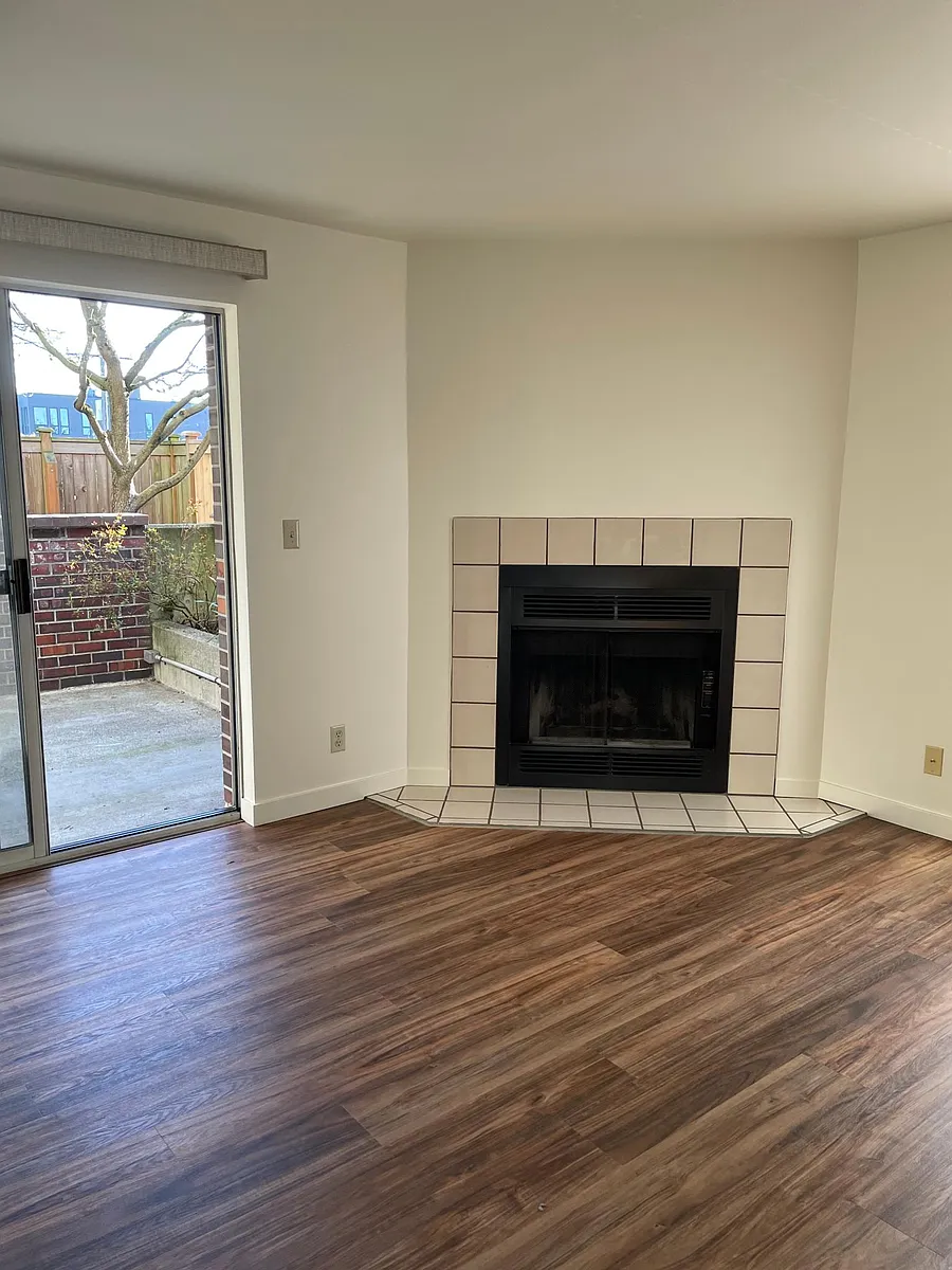 Building Photo - 411 N 90th St #109
