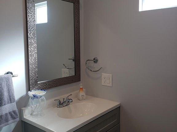 4th image of 1424 Plaza Del Amo
