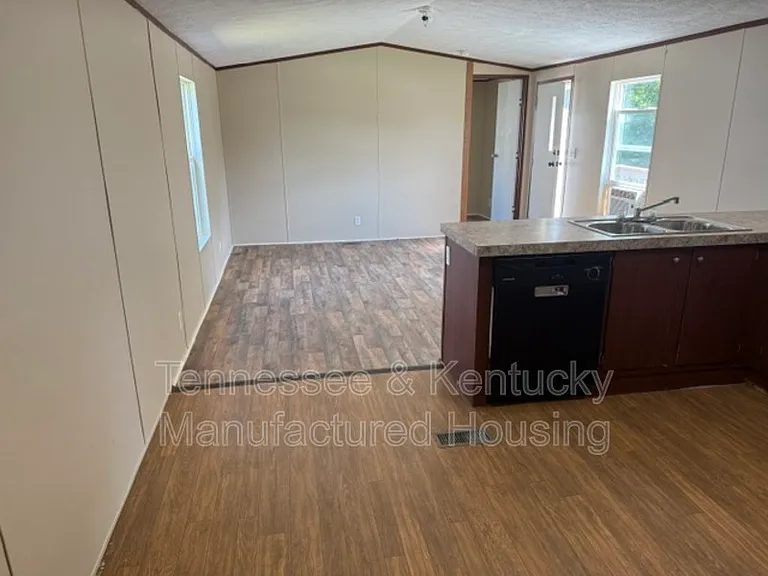 1104 Columbia Ave — Photo 8