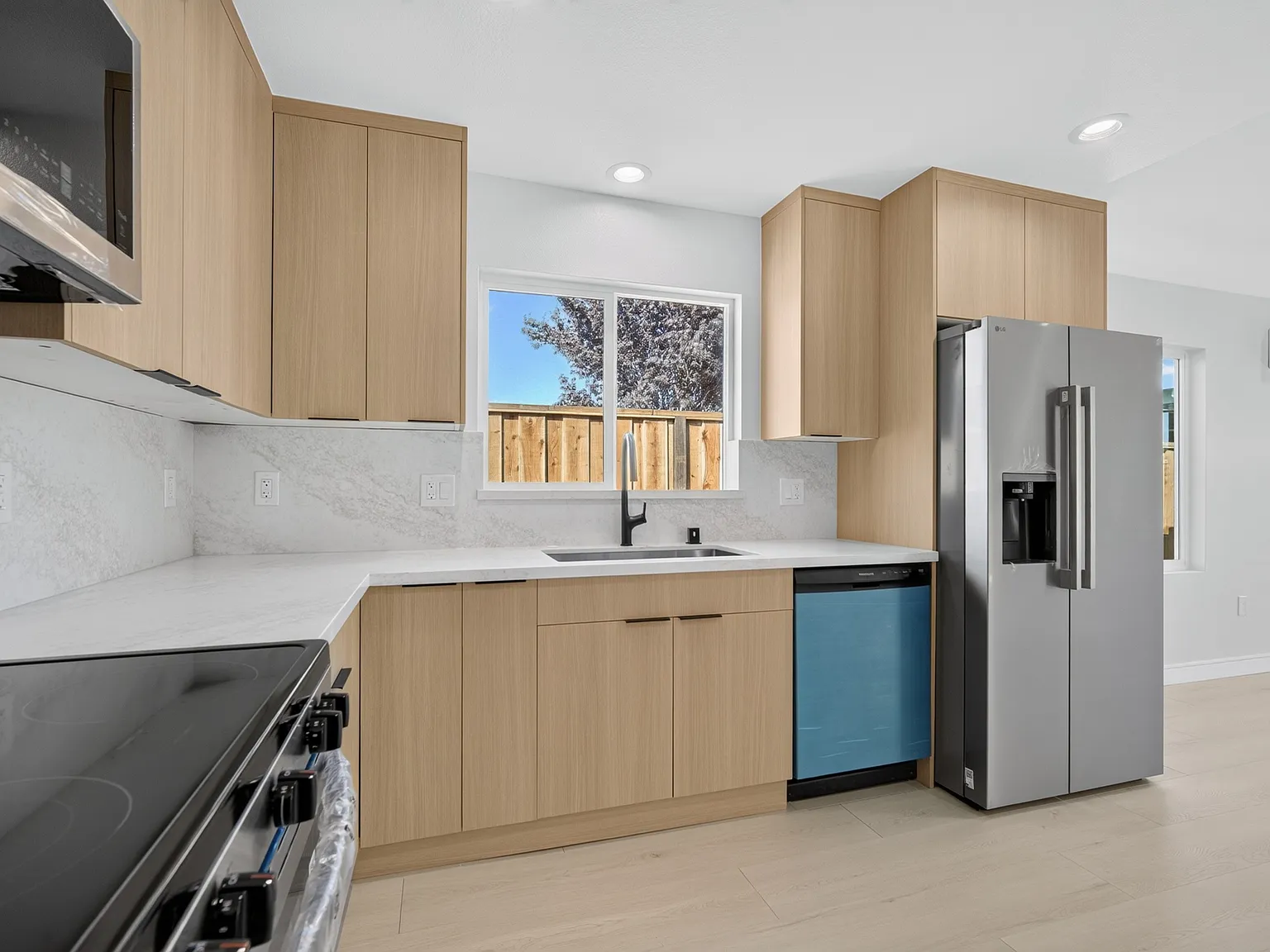 2 bed, 700 sqft, $3,150 — Photo 2