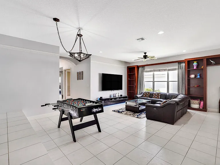 19084 Skyridge Cir — Photo 7