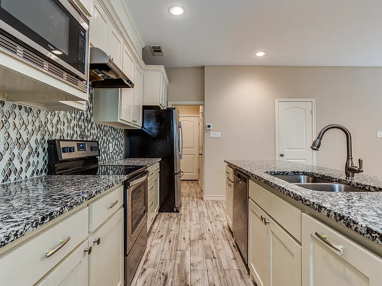 336 Austin Ave — Photo 19