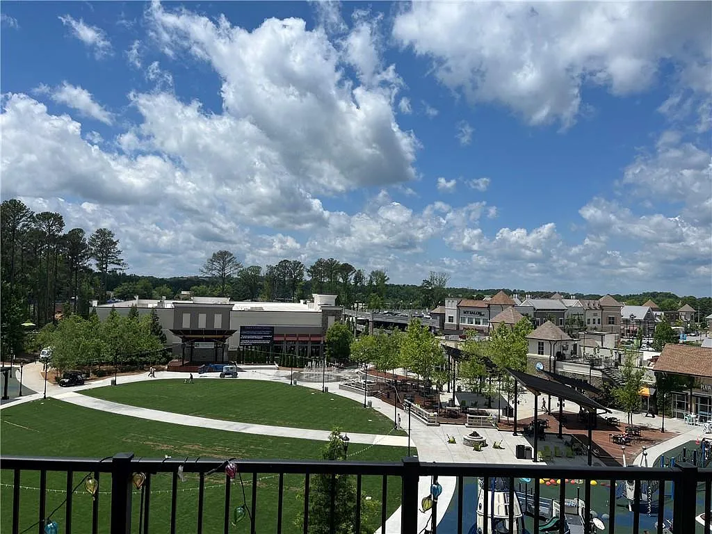 5 bed, 5.0 bath, 3000 sqft, $4,700 — Photo 2