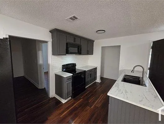 4 bed, 1332 sqft, $2,400 — Photo 2